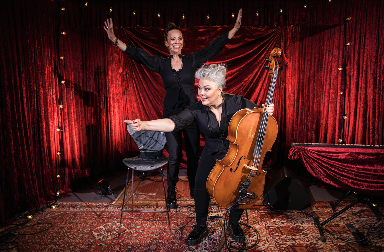 Pressbild 5 - Kvinnan bredvid